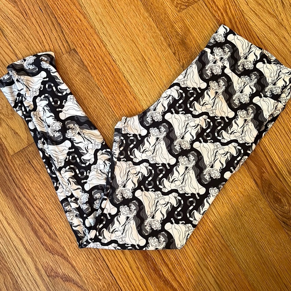 Very Rare Black and White Disney “Aladdin” LuLaRoe Leggings